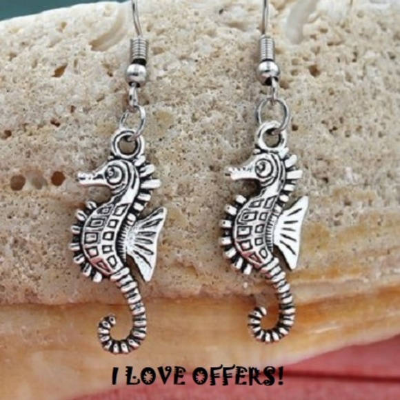 SEAHORSE DROP EARRINGS Silvertone Last 1 FINAL $$ - Picture 4 of 4